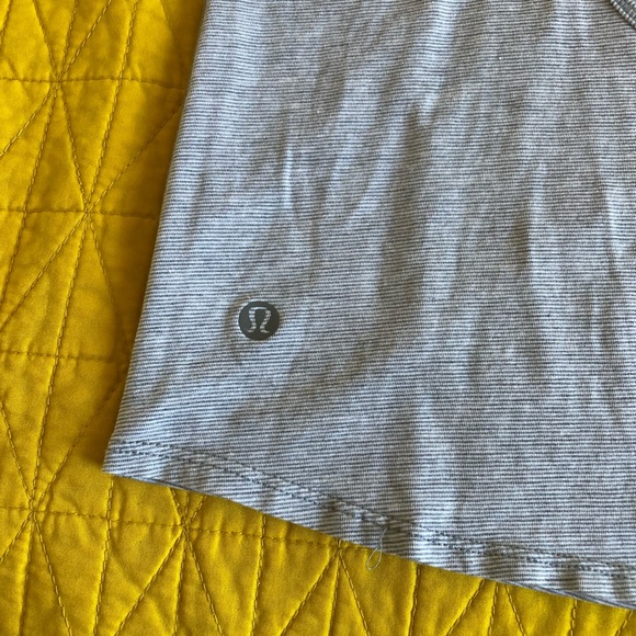 Lululemon cross back keyhole tank - Picture 3 of 4